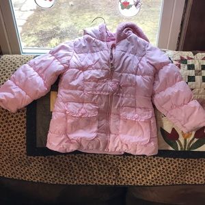 Girls Osh Kosh winter coat - size 4. Adorable!